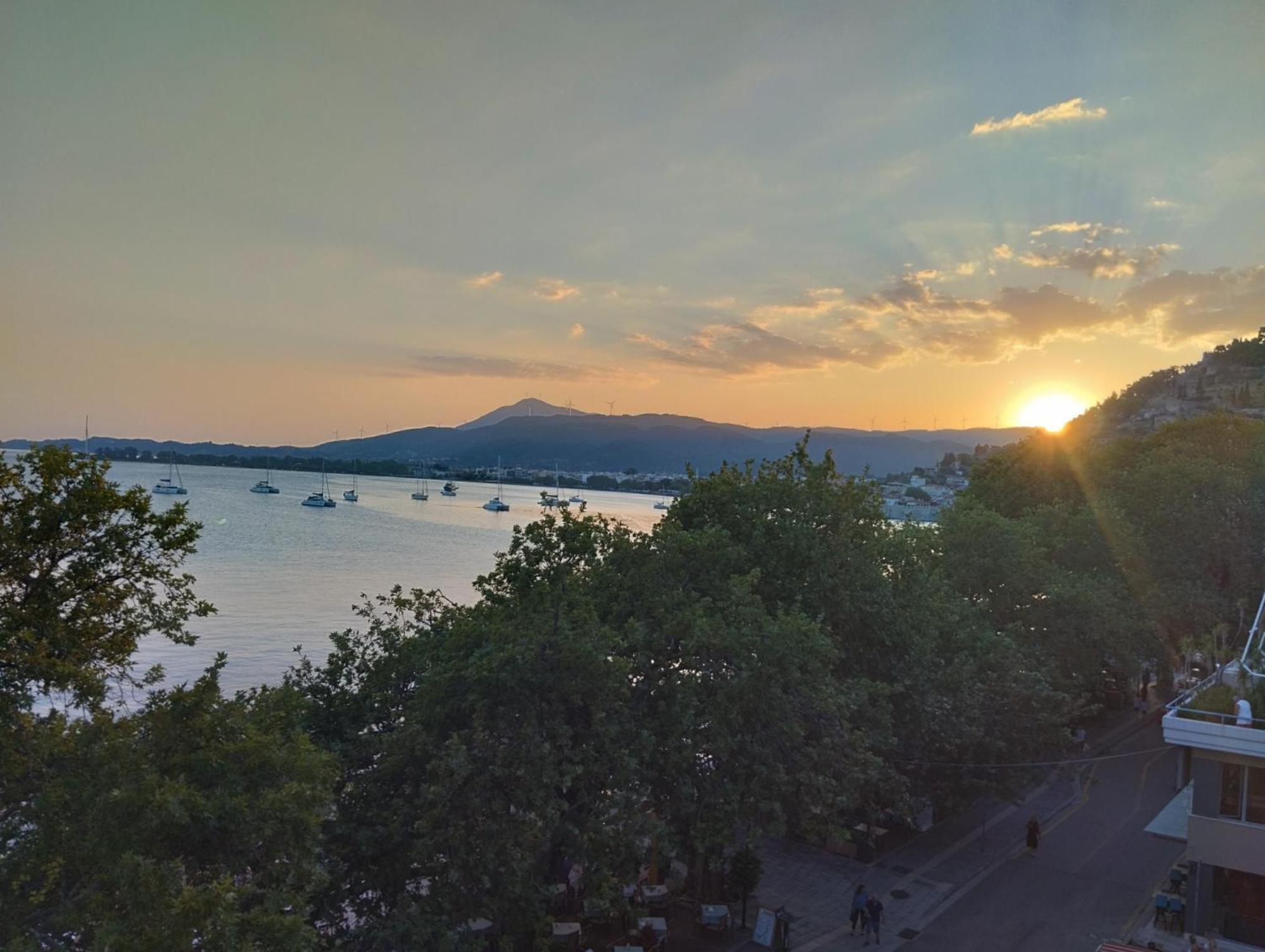Πέτρινο Στη Θάλασσα Apartment Nafpaktos Ngoại thất bức ảnh