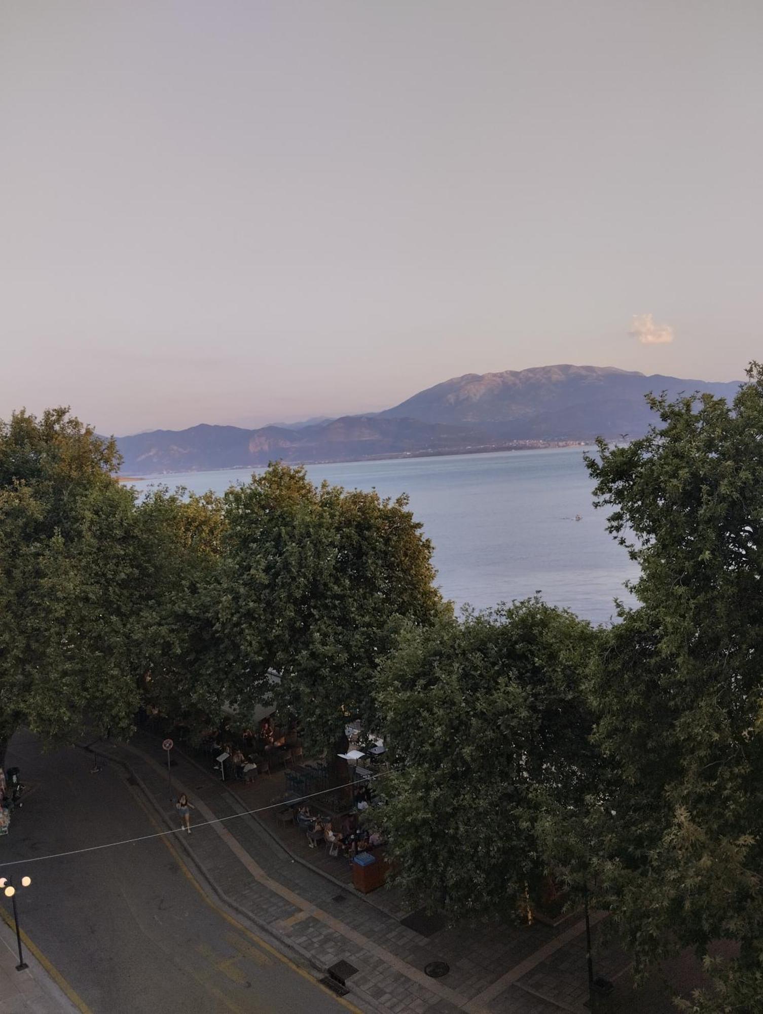 Πέτρινο Στη Θάλασσα Apartment Nafpaktos Ngoại thất bức ảnh